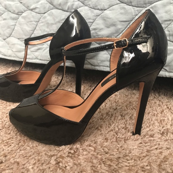 Ann Taylor Black Patent Leather T-strap peep toe 7 - Picture 2 of 5